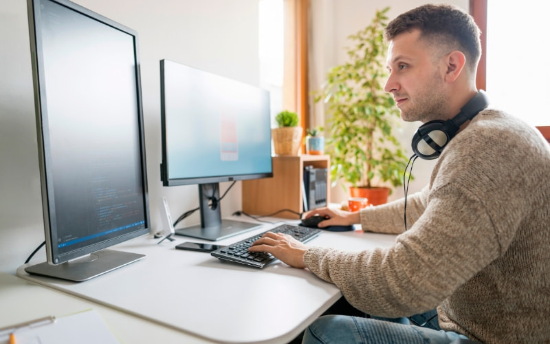 Lập trình Full-stack tích hợp AI 3 Hành trình 2 năm kiến tạo sự nghiệp: Bạn sẽ học gì và làm được gì