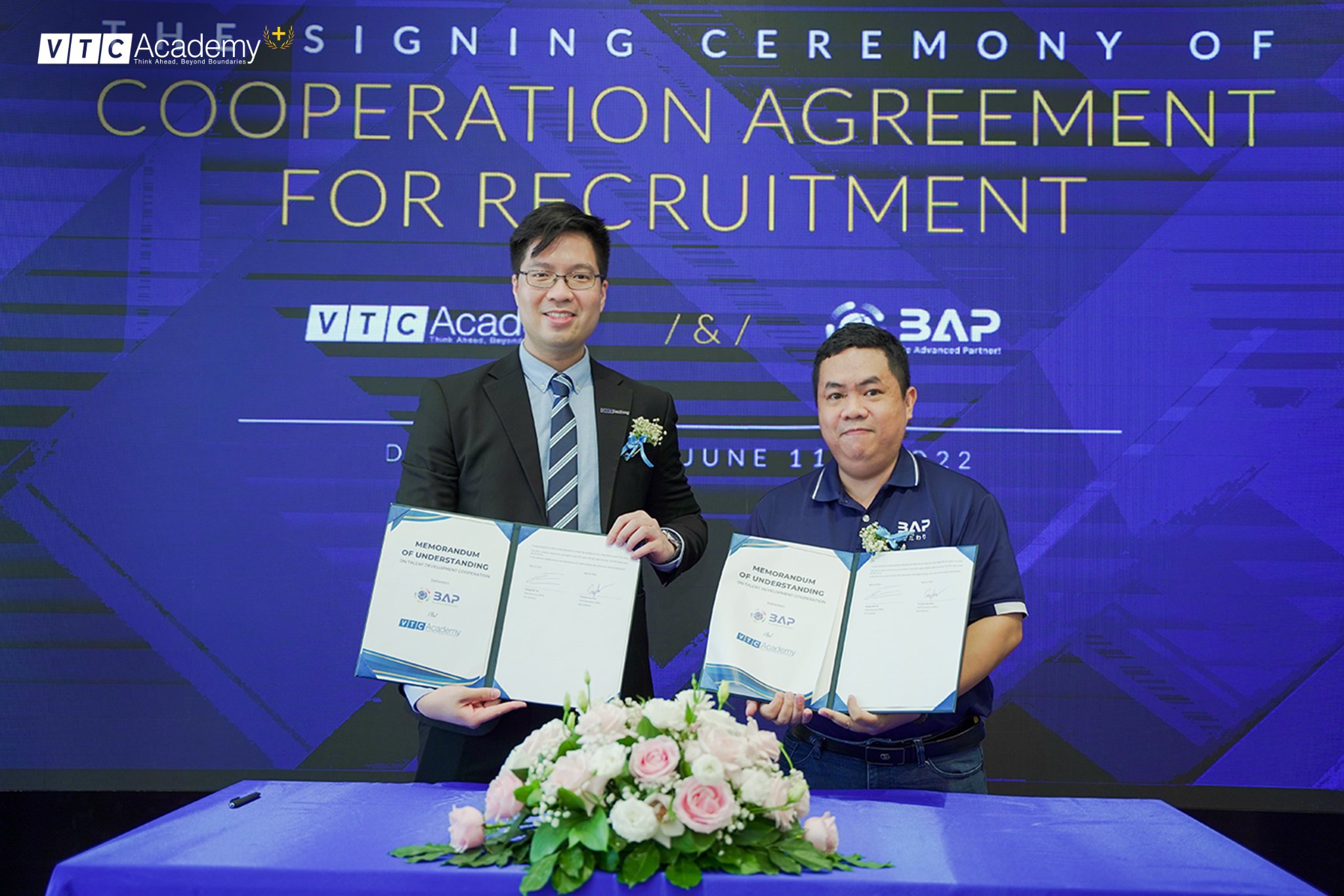 Ông Hoàng Việt Tân - Giám đốc Học viện VTC Academy và ông Trương Công Phúc - COO của BAP Software.