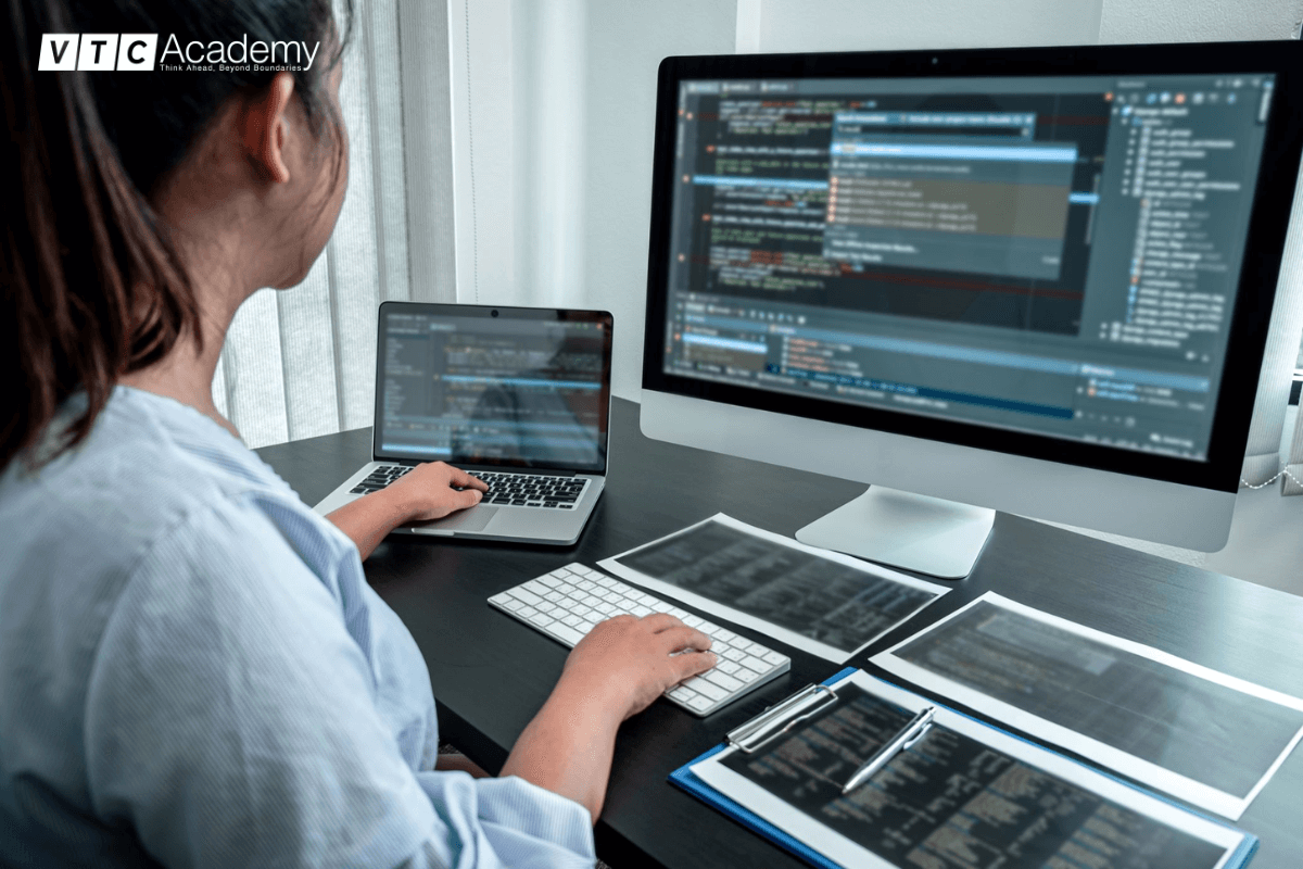 ngon-ngu-lap-trinh-bac-cao-la-gi