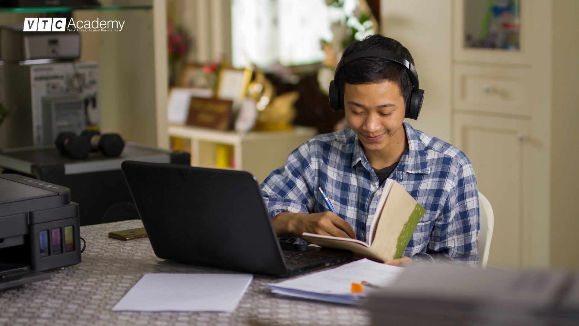 Lập trình web là gì? Bật mí cơ hội nghề nghiệp của Web Developer 10 ky-nang-tu-hoc