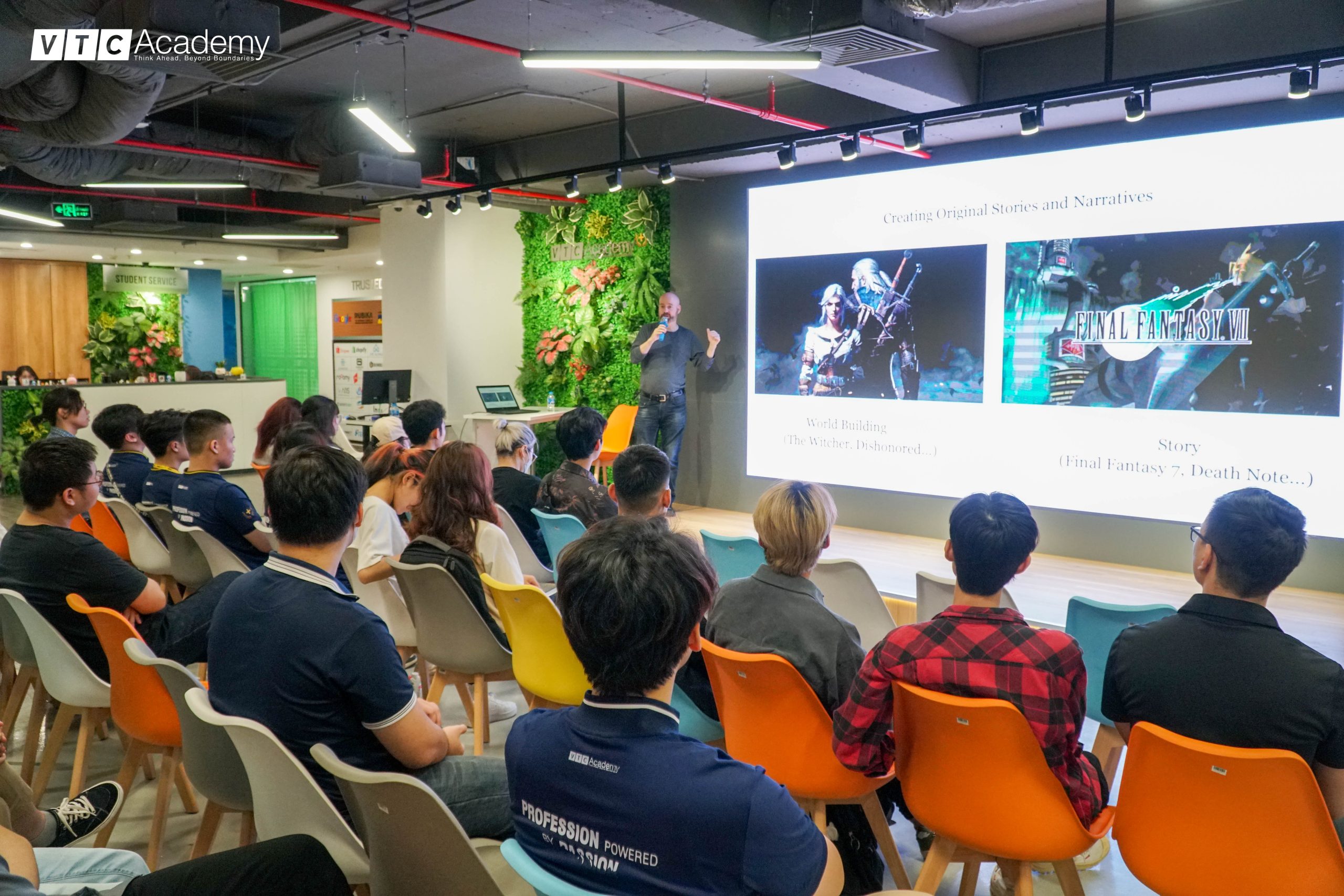 Học viên VTC Academy Hà Nội trải nghiệm một ngày học cùng giảng viên thỉnh giảng RUBIKA: ông Guy-Roger Duvert 2 Ban sao cua DSC03067 scaled