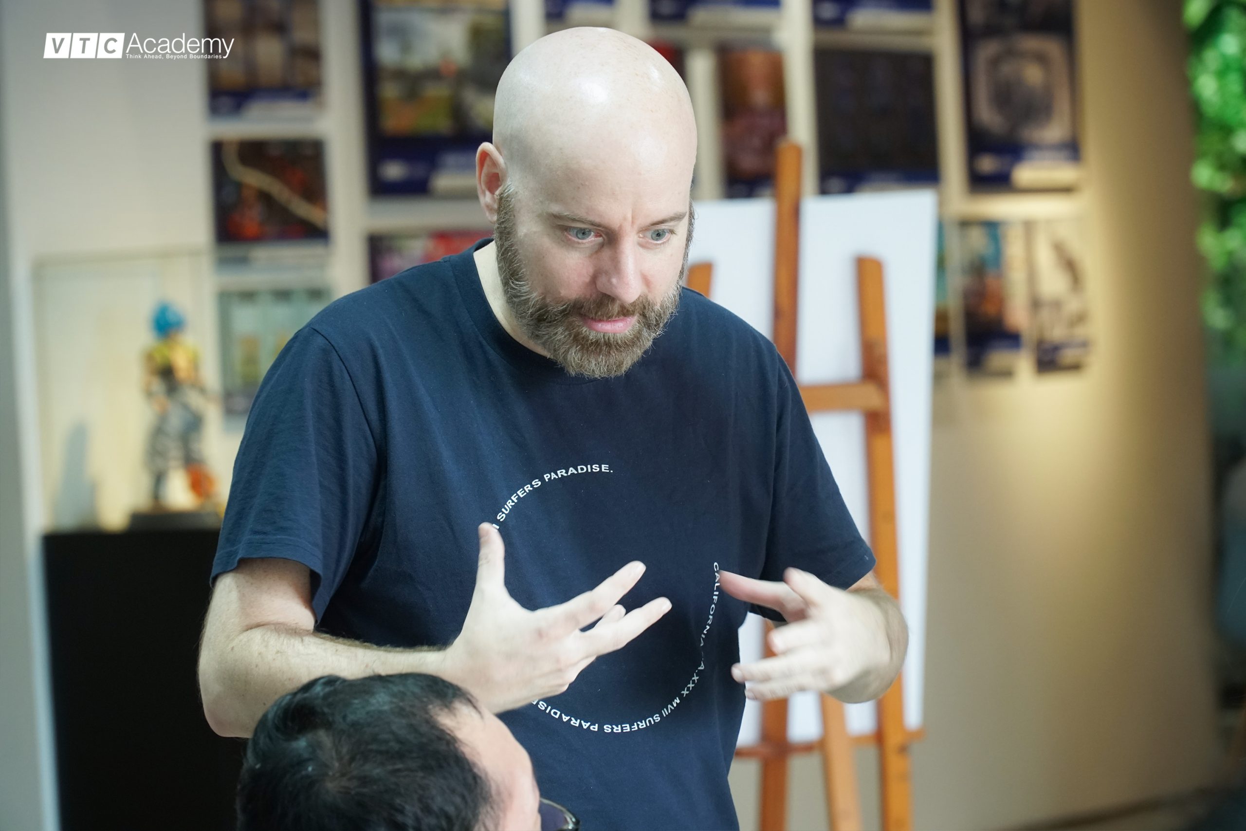 Đạo diễn Guy-Roger Duvert đã mang đến một buổi học thực hành về Storytelling nhiều cảm hứng và đam mê 3 Chuyen gia den tu RUBIKA Guy Roger Duvert scaled