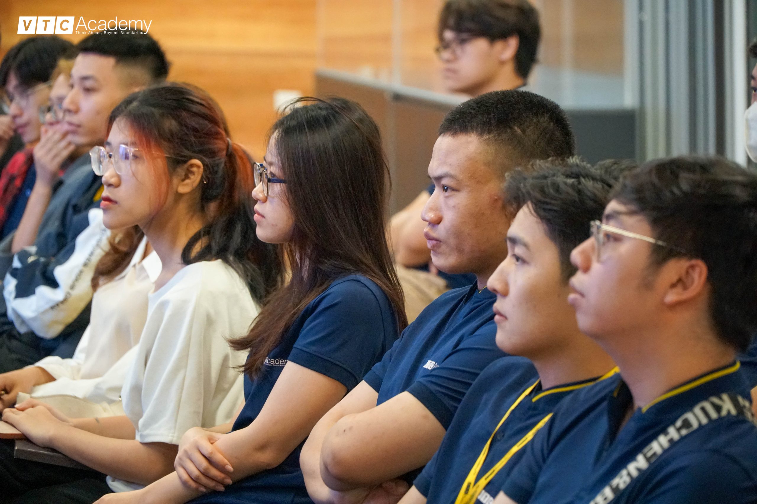 Học viên VTC Academy Hà Nội trải nghiệm một ngày học cùng giảng viên thỉnh giảng RUBIKA: ông Guy-Roger Duvert 5 DSC03103 scaled