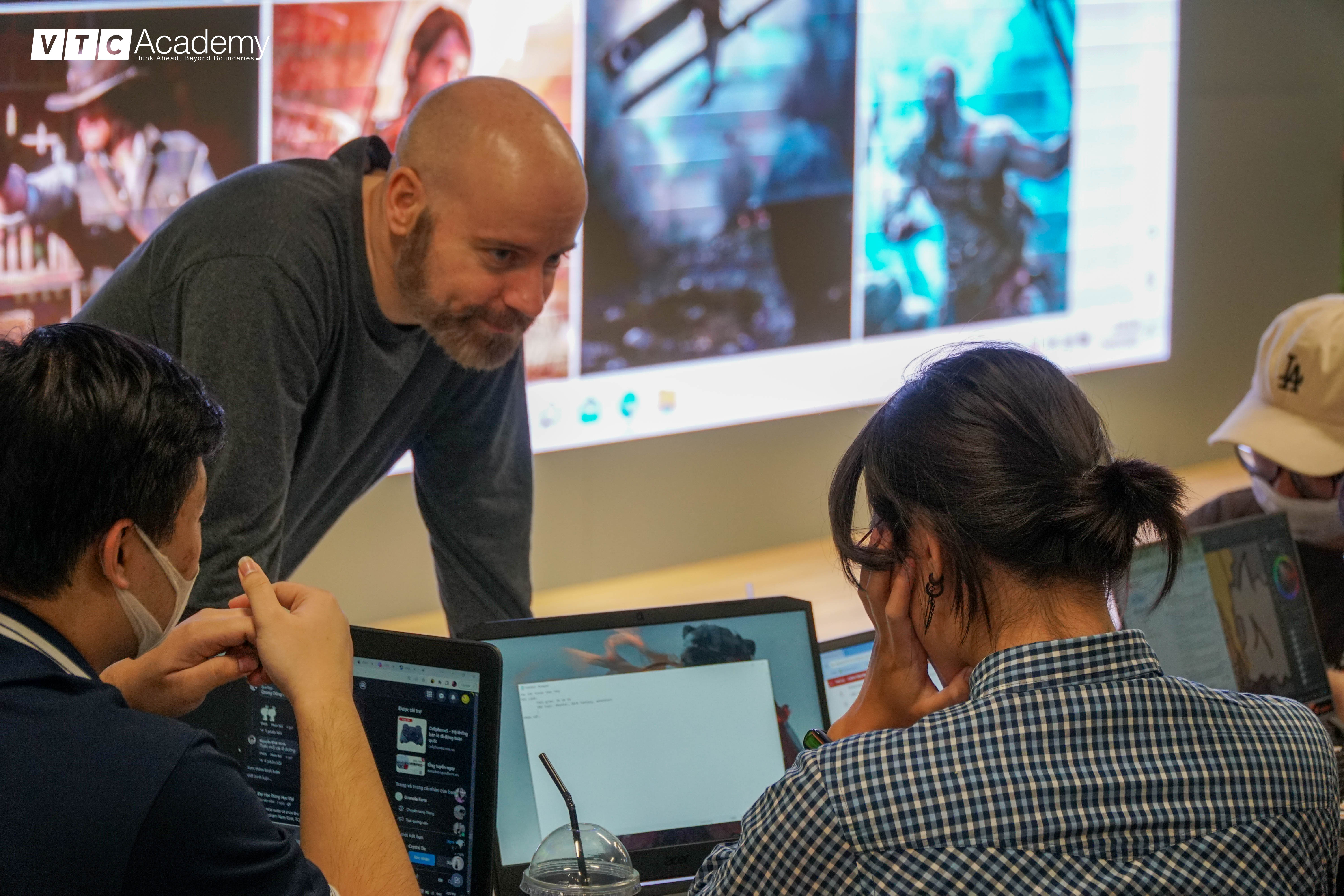 VTC Academy Hanoi students experience a day of learning with RUBIKA expert: Guy-Roger Duvert 13 DSC03159