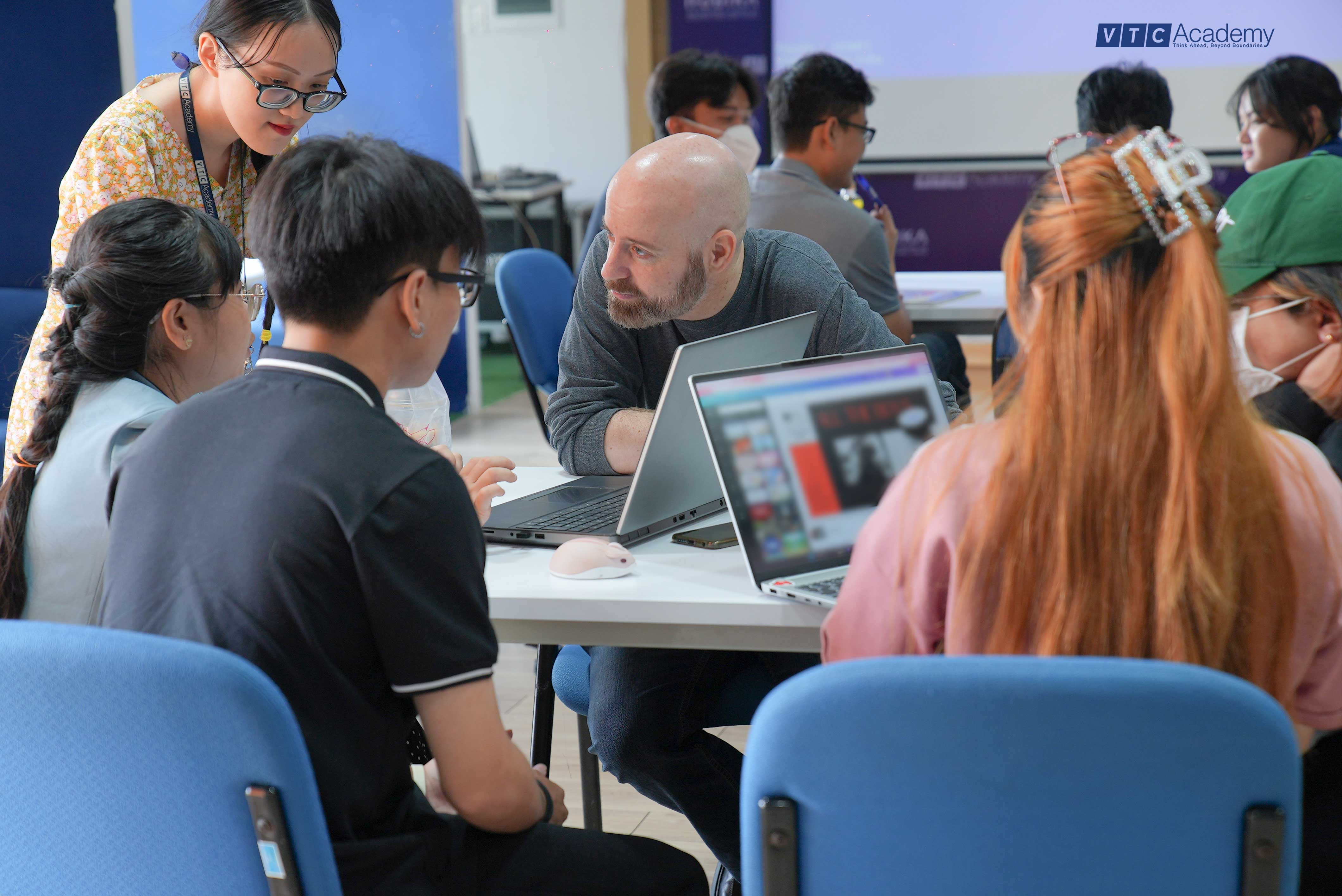 Dao dien Guy Roger Duvert