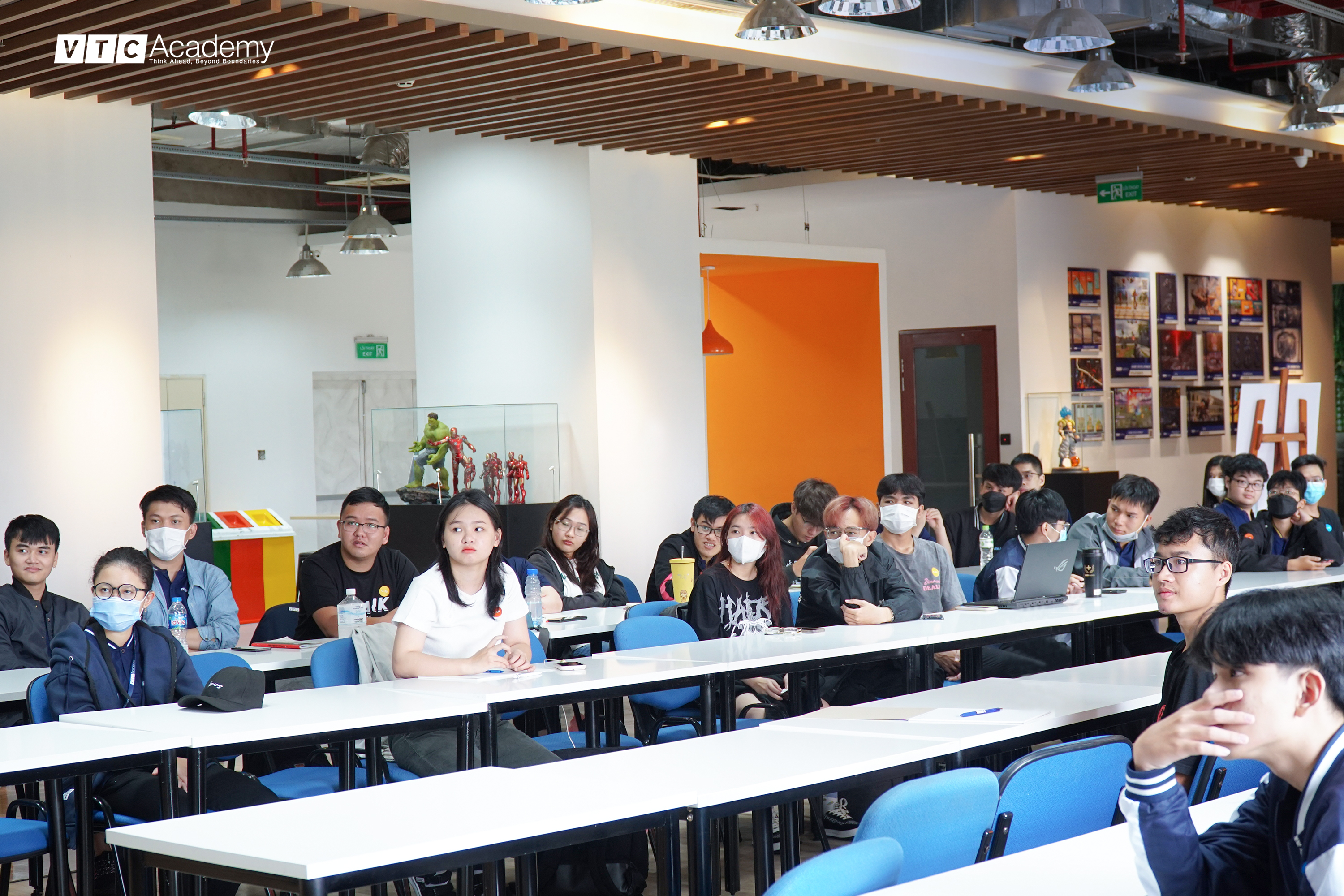 Hoc vien VTCA tham du buoi hoc