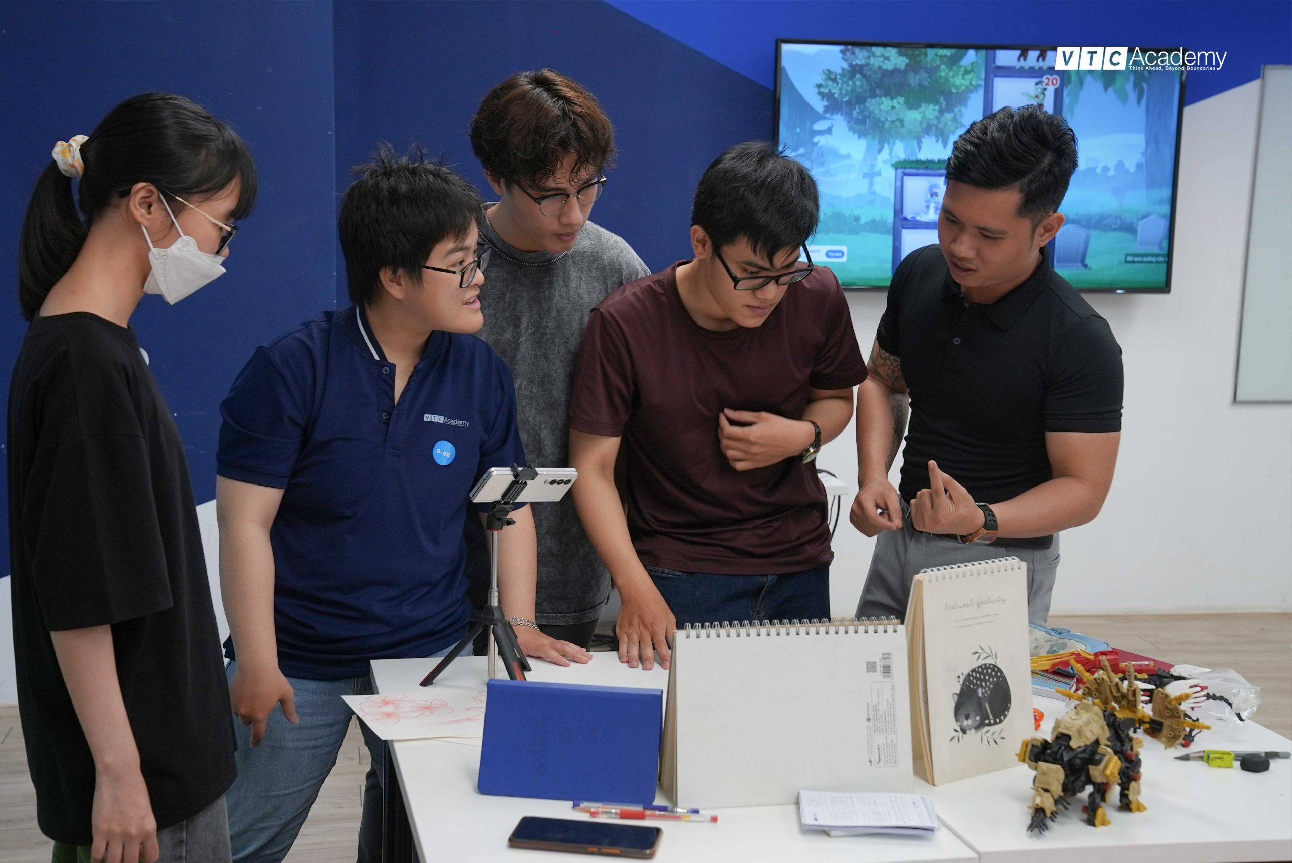 Thực hành xây dựng câu chuyện (storytelling) ấn tượng cùng giảng viên RUBIKA: Đạo diễn Guy-Roger Duvert 9 San pham hoc vien VTCA scaled