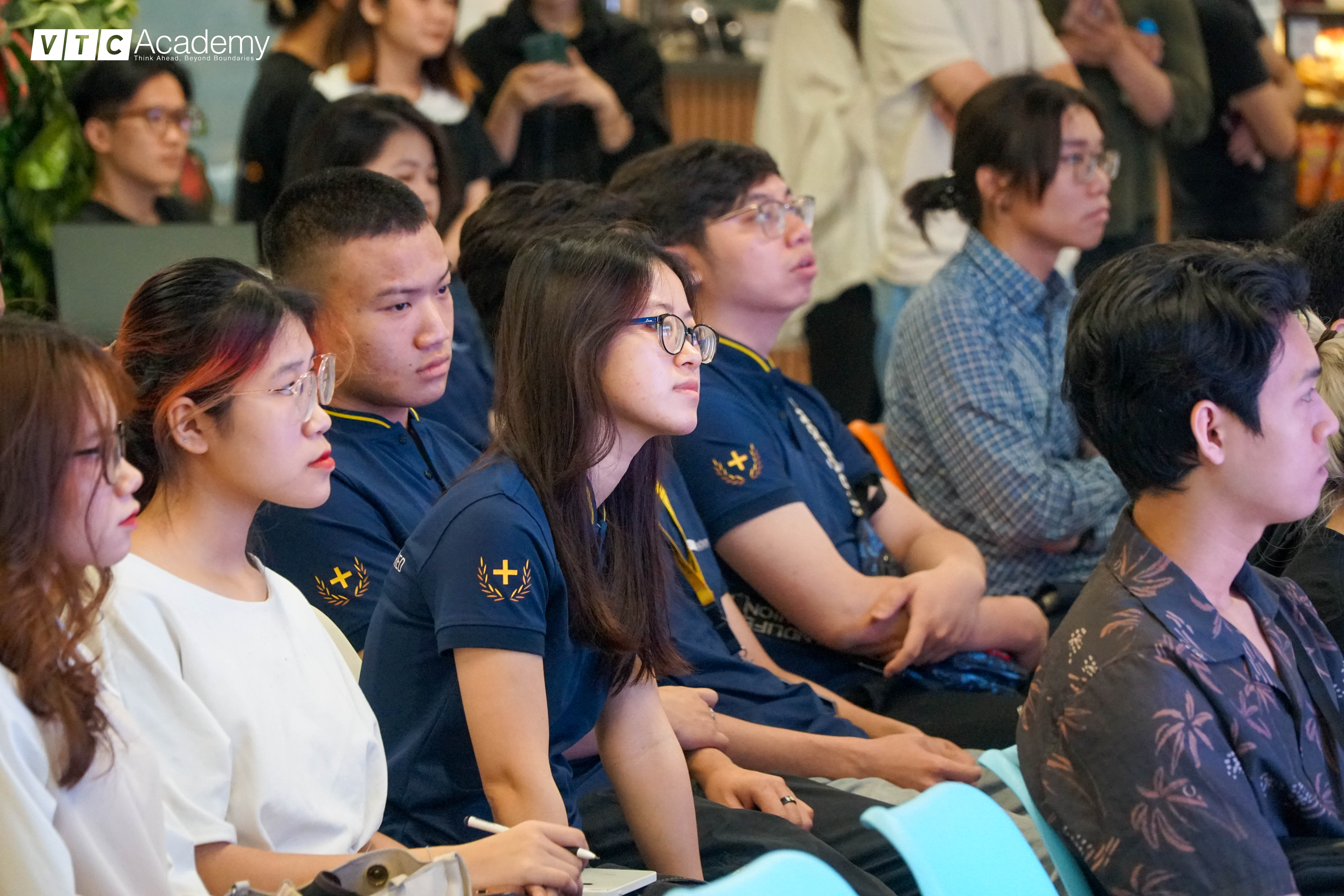 VTC Academy Hanoi students experience a day of learning with RUBIKA expert: Guy-Roger Duvert 6 buoi hoc masterclas