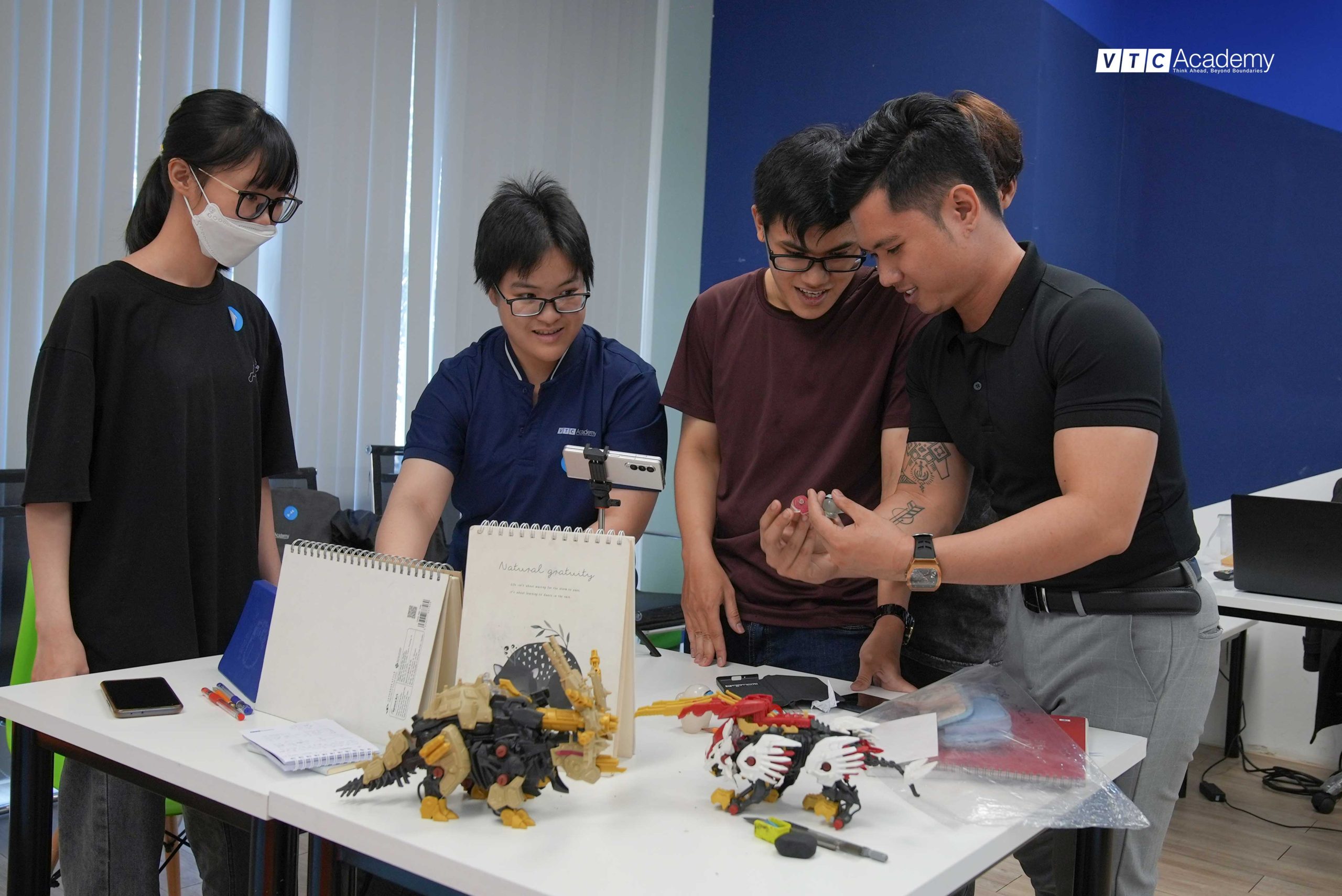 Thực hành xây dựng câu chuyện (storytelling) ấn tượng cùng giảng viên RUBIKA: Đạo diễn Guy-Roger Duvert 10 buoi hoc vtca scaled