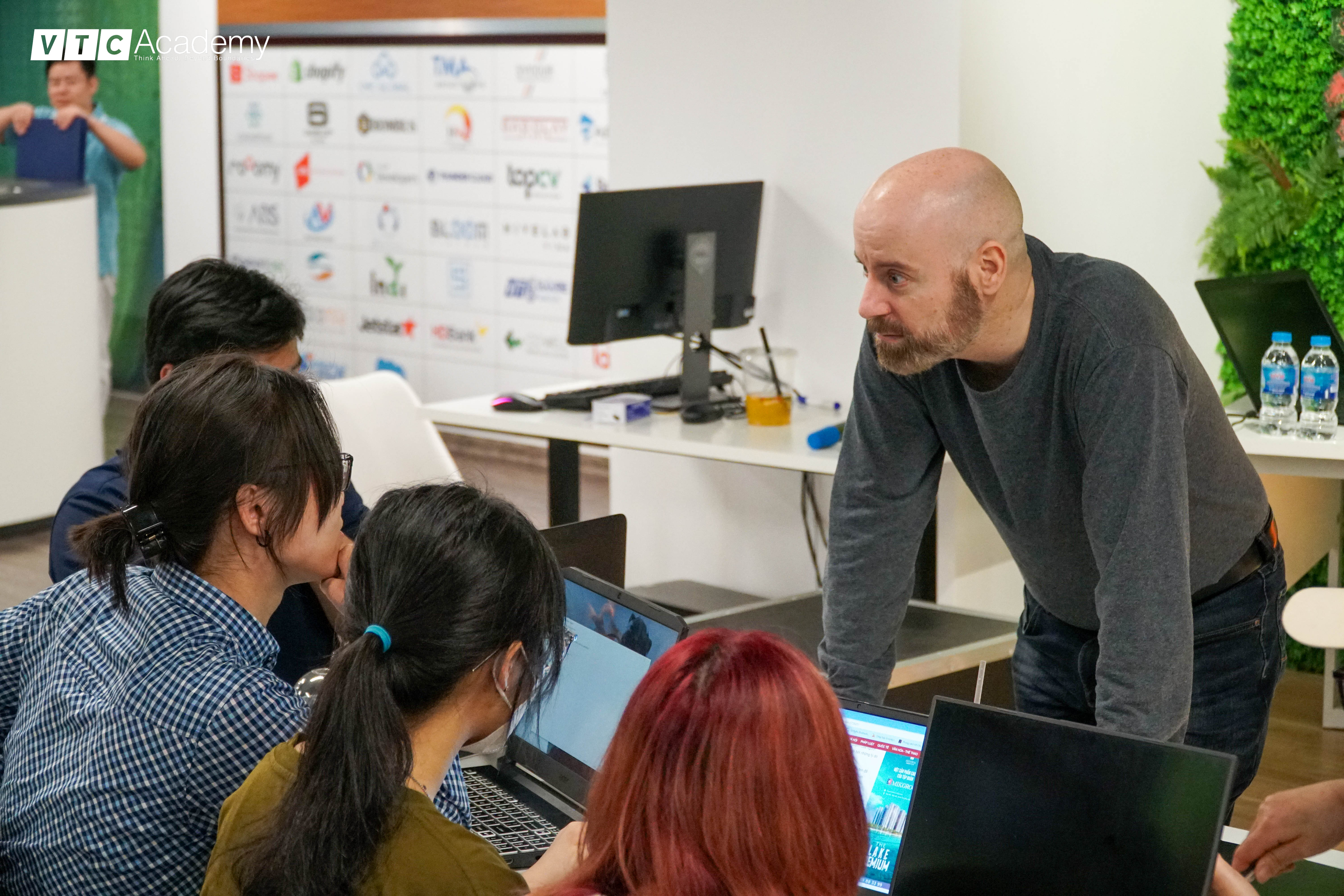 VTC Academy Hanoi students experience a day of learning with RUBIKA expert: Guy-Roger Duvert 14 day 5