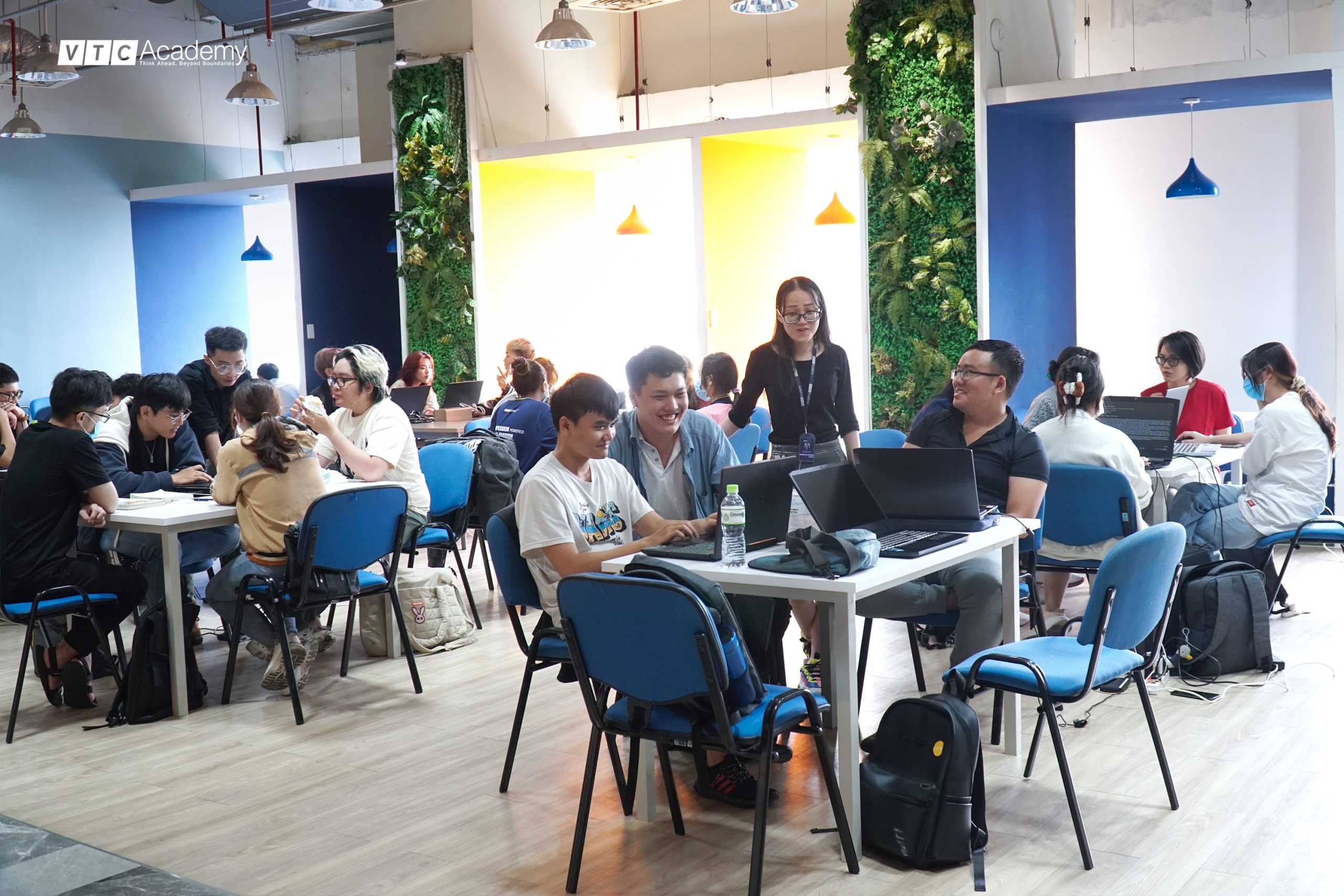 “Nâng trình” xây dựng cốt truyện cùng đạo diễn nổi tiếng Guy-Roger Duvert 5 lop hoc dac biet MASTERCLASS tai VTCA scaled