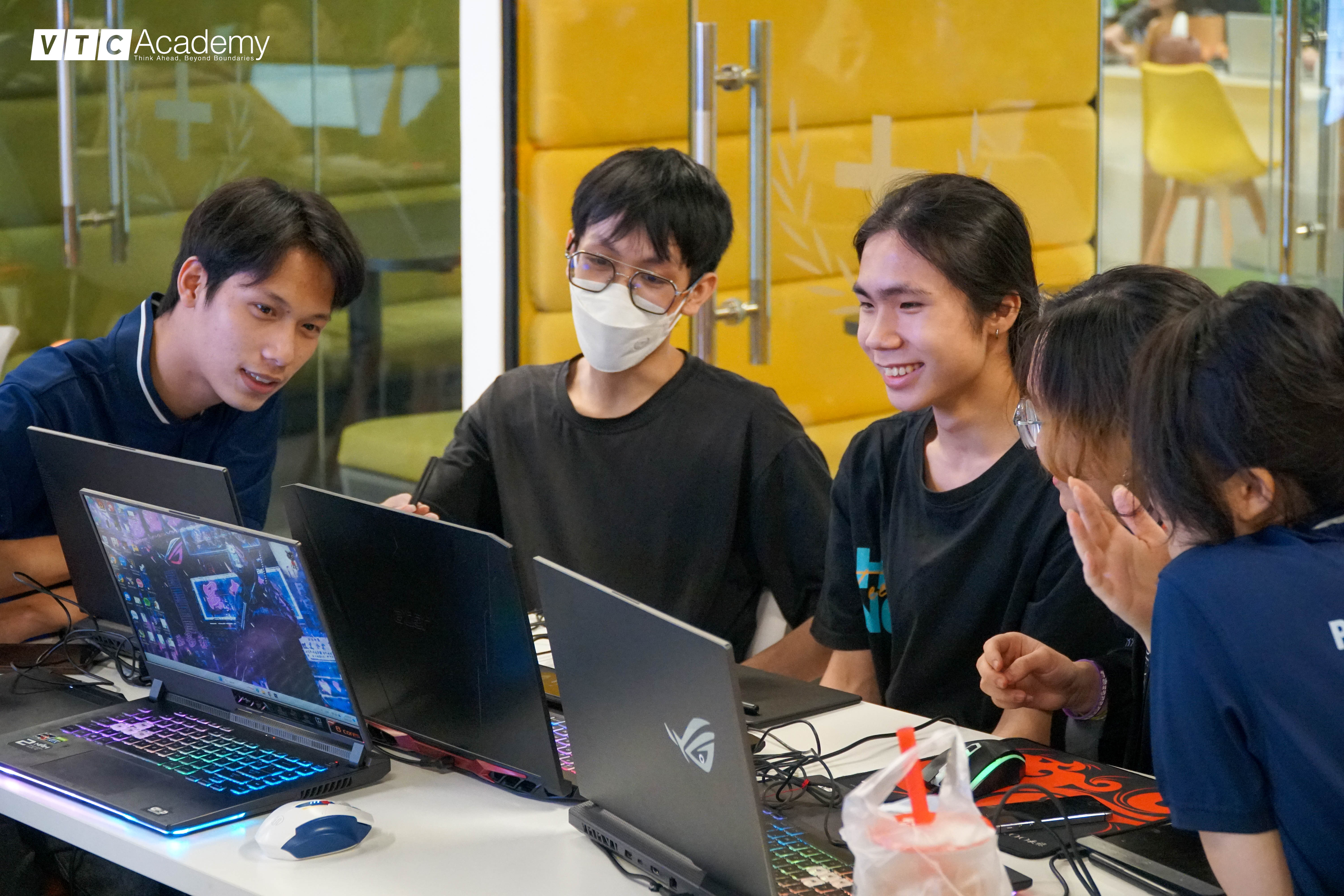 VTC Academy Hanoi students experience a day of learning with RUBIKA expert: Guy-Roger Duvert 10 lop hoc masterclass 1