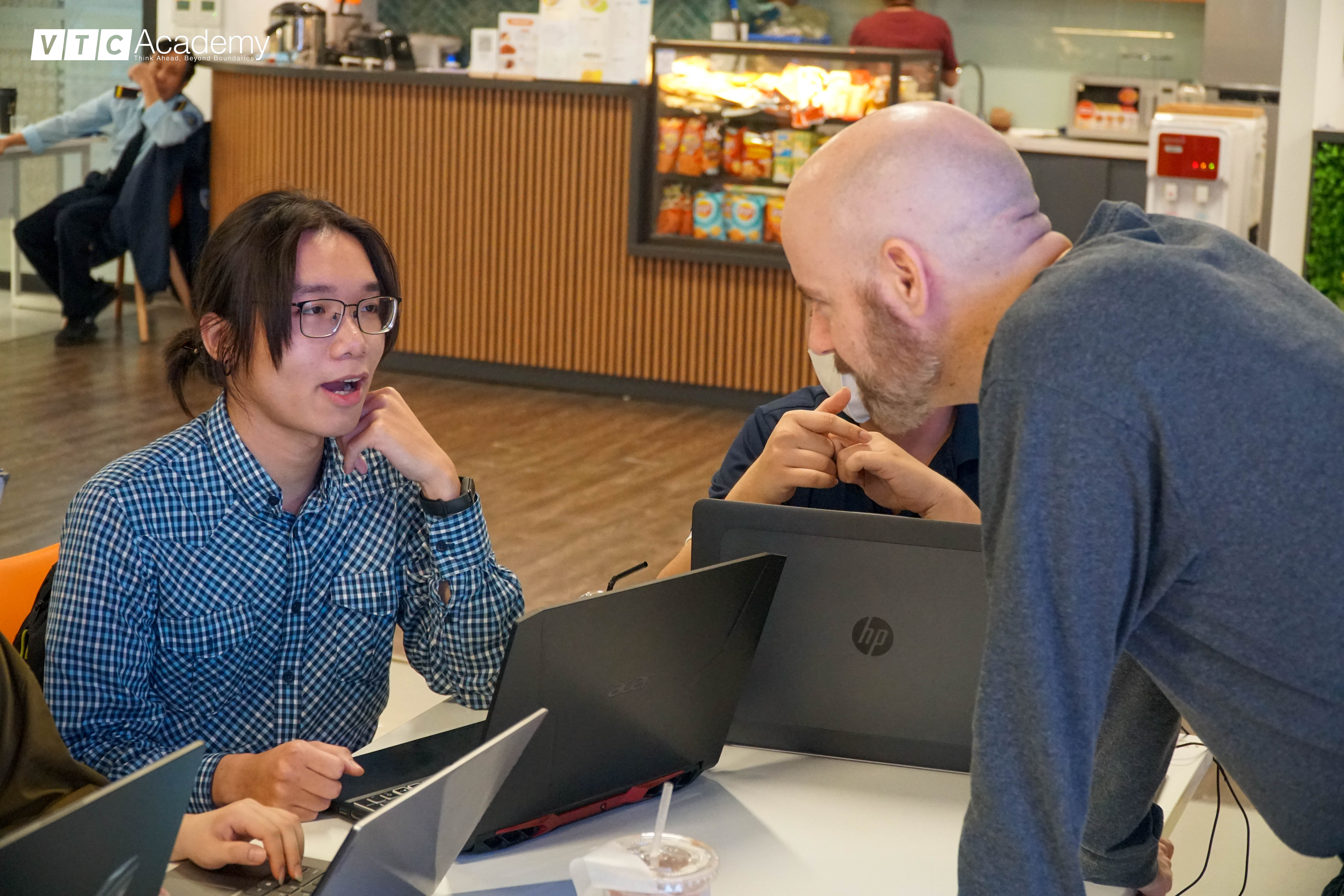 VTC Academy Hanoi students experience a day of learning with RUBIKA expert: Guy-Roger Duvert 11 masterclass day 5