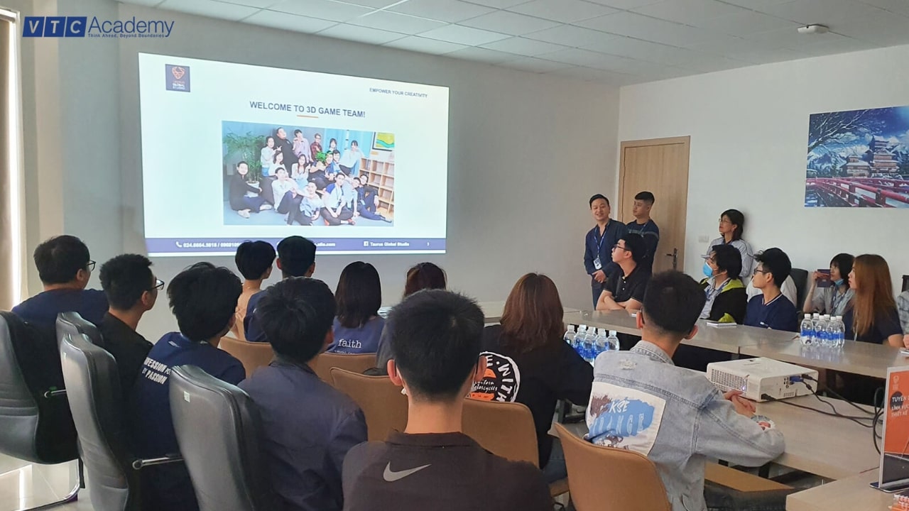 Điều gì làm nên khác biệt khi học tập tại VTC Academy? 8 chuyen-tham-quan-doanh-nghiep