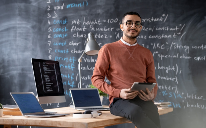 Hành trang học lập trình: Cẩm nang A-Z để khởi đầu đúng đắn 4 Học lập trình cần chuẩn bị những gì? Những thứ không thể mua bằng tiền